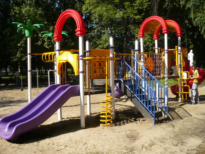11:40 В городском парке культуры и отдыха города Шумерля установлена спортивно-игровая детская площадка